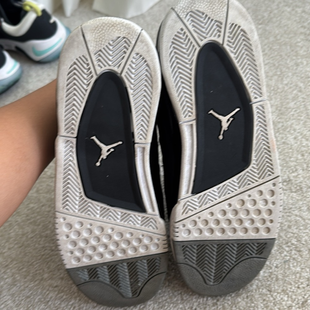 Jordan Black White Low-Top Sneakers - Picture 6 of 7